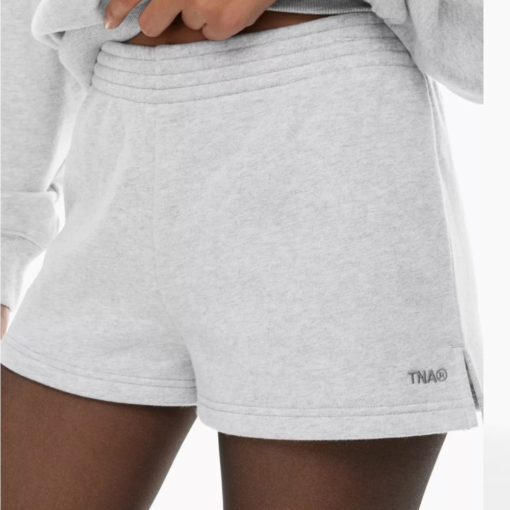 ‼️SOLD‼️WHITE TNA PERFECT COZY FLEECE SHORTS 2XS